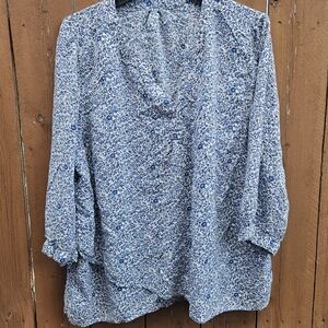 Ladies blouse in a flower print